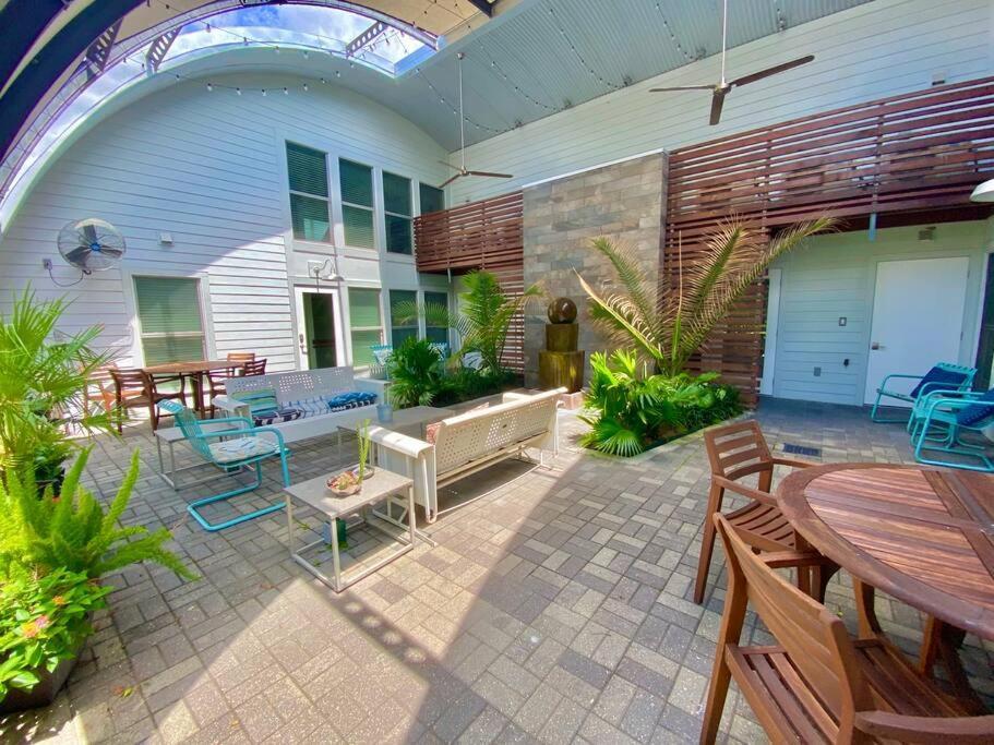 Moon 101 - Full Moon - 2br 2 5 Bath + Living * New Orleans