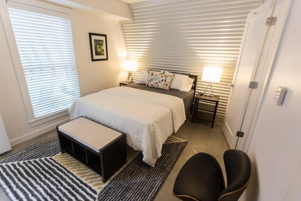 Apartment Moon 101 - Full Moon - 2br 2 5 Bath + Living New Orleans