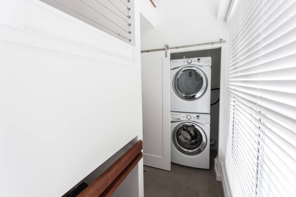 Moon 101 - Full Moon - 2br 2 5 Bath + Living Apartment