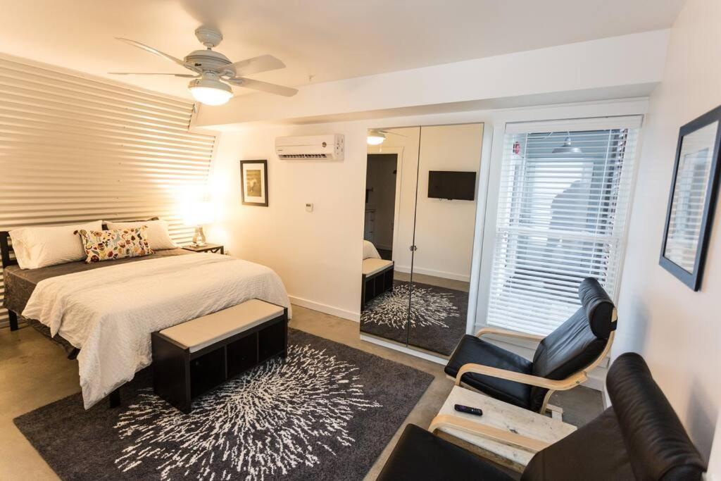 Moon 101 - Full Moon - 2br 2 5 Bath + Living * New Orleans