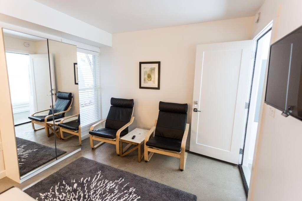 Apartment Moon 101 - Full Moon - 2br 2 5 Bath + Living